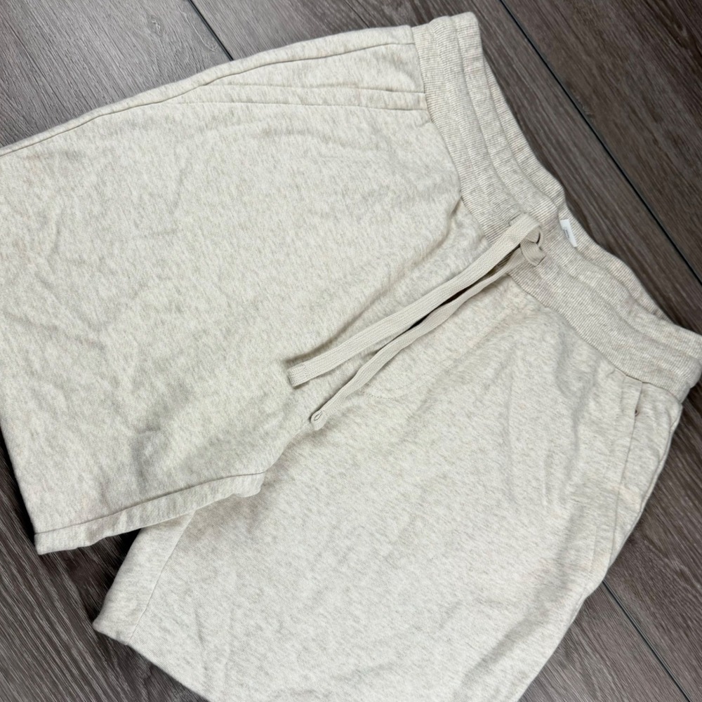 Alo Yoga Mens Chill Sweat Shorts Heather Oatmeal Beige Size M
